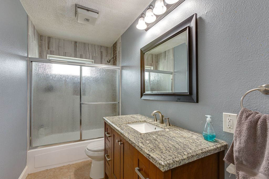 9621 Rustown Drive, Dallas, TX 75228