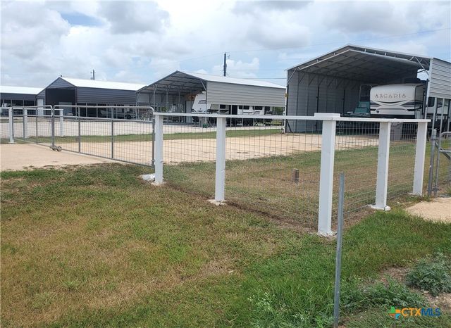 309 S 14th Street, Seadrift, TX 77983