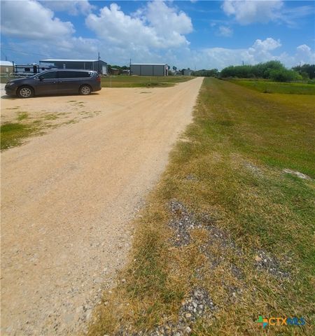 309 S 14th Street, Seadrift, TX 77983