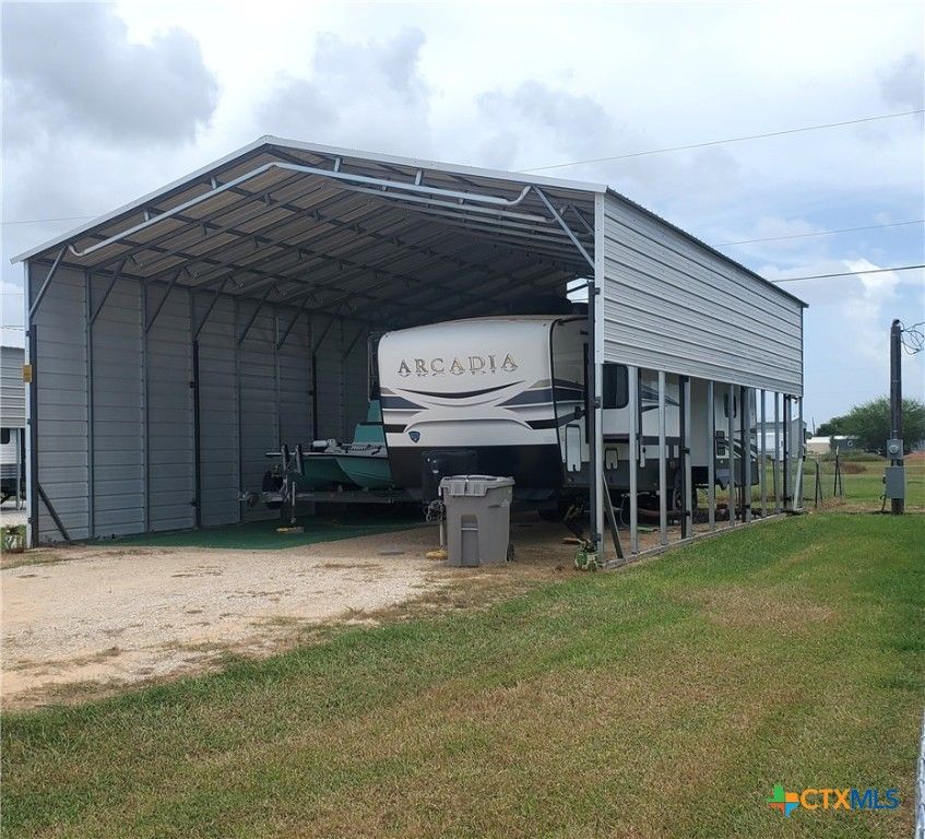 309 S 14th Street, Seadrift, TX 77983