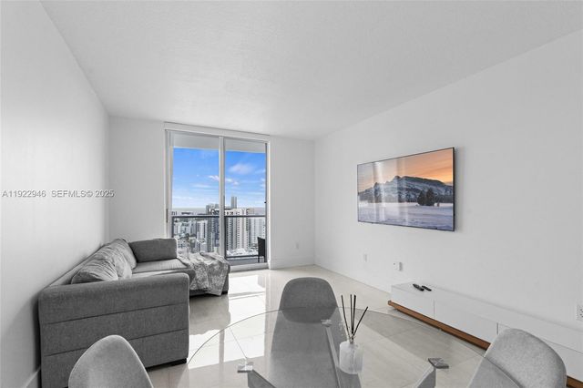 185 SW 7th St 3314, Miami, FL 33130