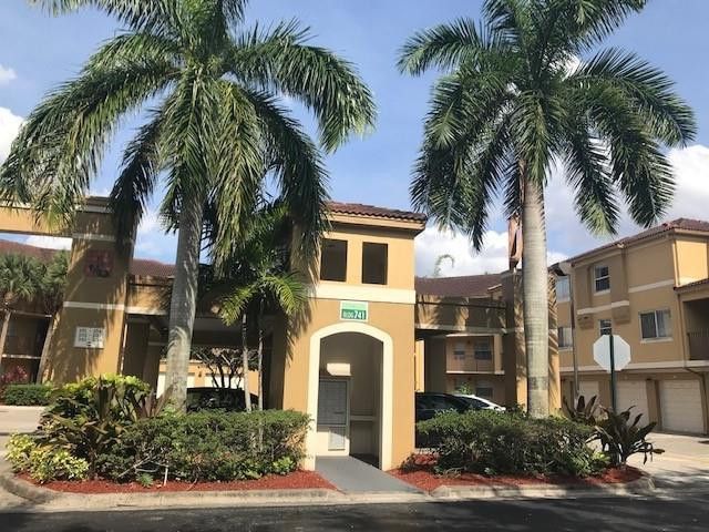 741 N Pine Island Road 303, Plantation, FL 33324
