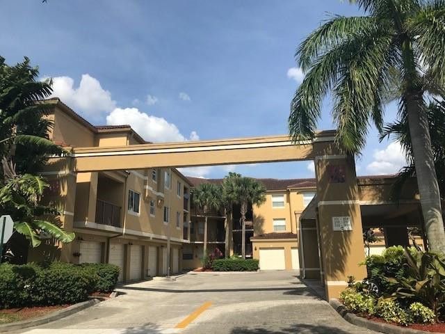 741 N Pine Island Road 303, Plantation, FL 33324