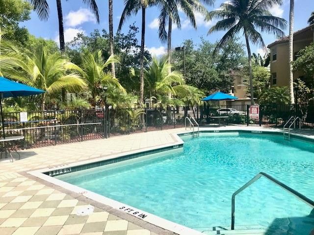 741 N Pine Island Road 303, Plantation, FL 33324