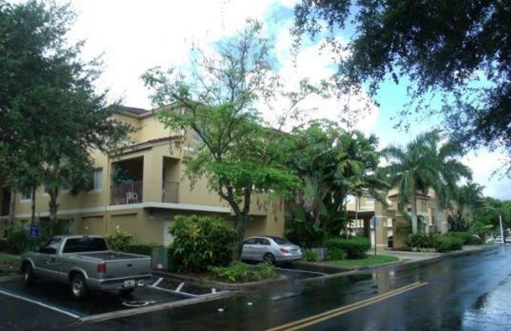 741 N Pine Island Road 303, Plantation, FL 33324