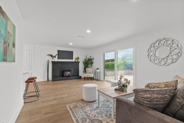 725 Jo Ann Ln, Roseville, CA 95678