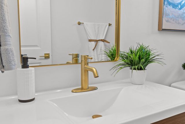 725 Jo Ann Ln, Roseville, CA 95678