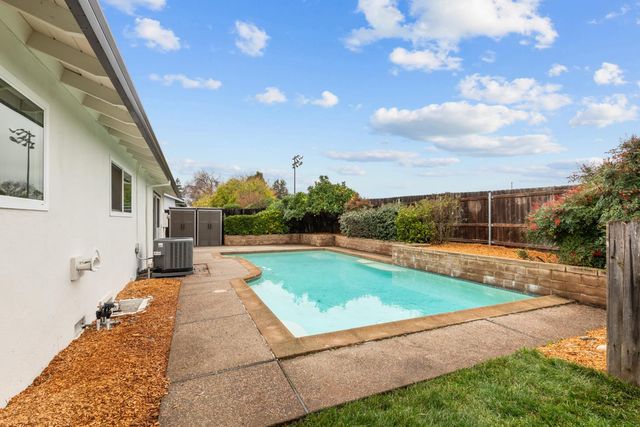 725 Jo Ann Ln, Roseville, CA 95678