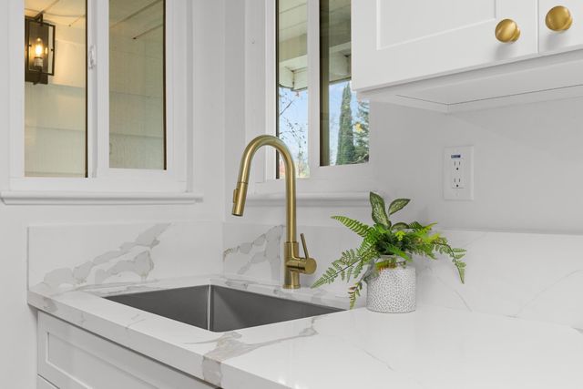 725 Jo Ann Ln, Roseville, CA 95678