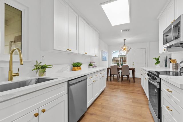 725 Jo Ann Ln, Roseville, CA 95678