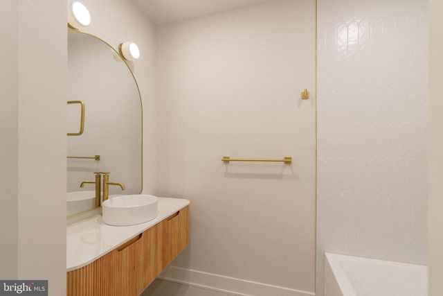 520 S 17TH ST, Philadelphia, PA 19146