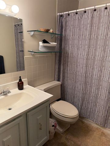 19 Country Club Dr Apt 32, Manchester, NH 03102
