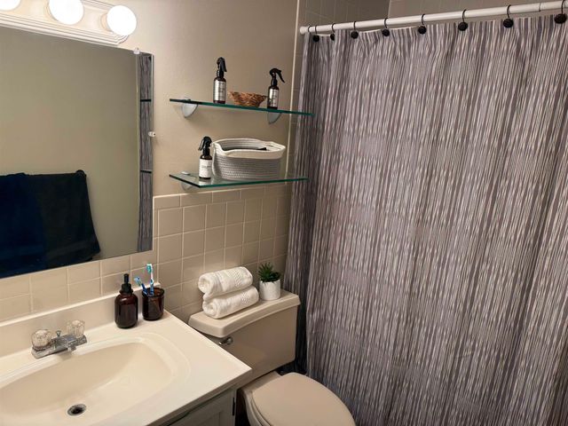 19 Country Club Dr Apt 32, Manchester, NH 03102