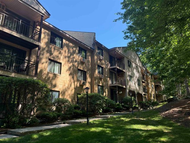 19 Country Club Dr Apt 32, Manchester, NH 03102