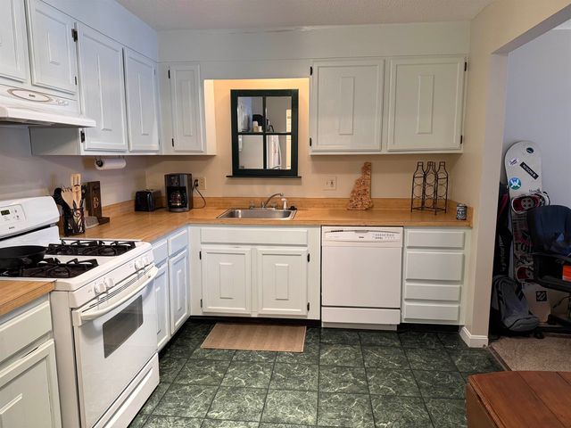 19 Country Club Dr Apt 32, Manchester, NH 03102
