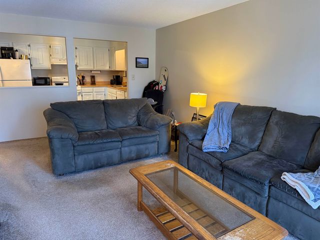 19 Country Club Dr Apt 32, Manchester, NH 03102
