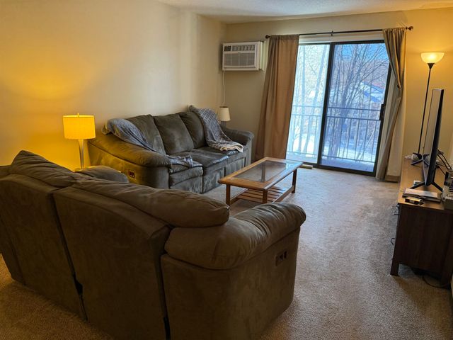 19 Country Club Dr Apt 32, Manchester, NH 03102