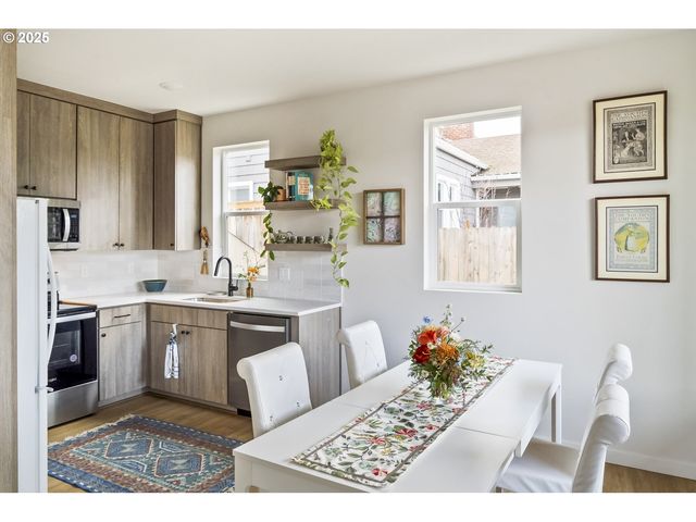 6276 Ne 6TH Ave, Portland, OR 97211