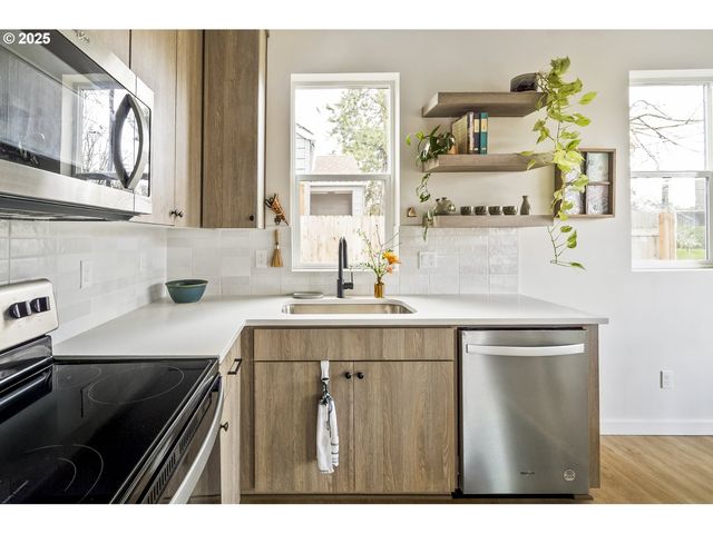 6276 Ne 6TH Ave, Portland, OR 97211