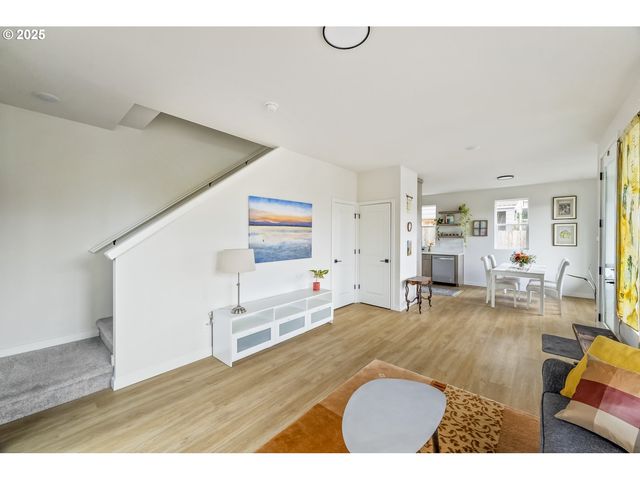 6276 Ne 6TH Ave, Portland, OR 97211