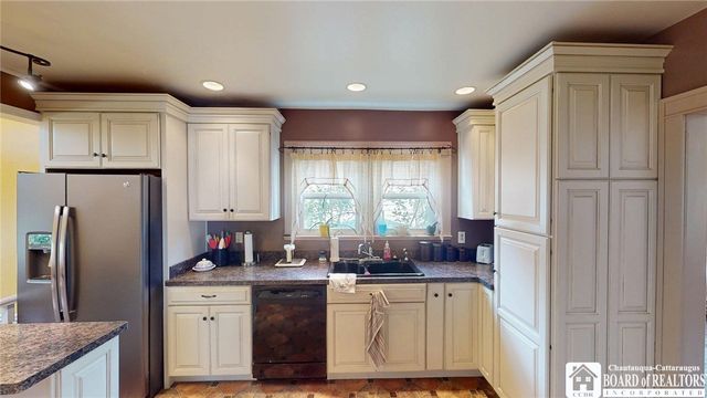 8 Southland Avenue, Busti, NY 14750