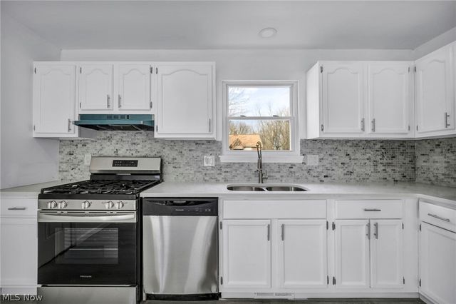 10870 Mount Overlook Avenue, Cleveland, OH 44104