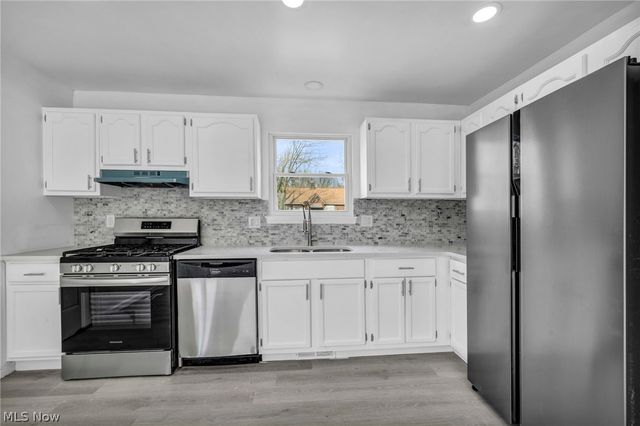 10870 Mount Overlook Avenue, Cleveland, OH 44104