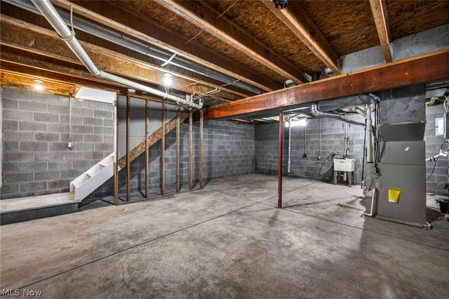 10870 Mount Overlook Avenue, Cleveland, OH 44104