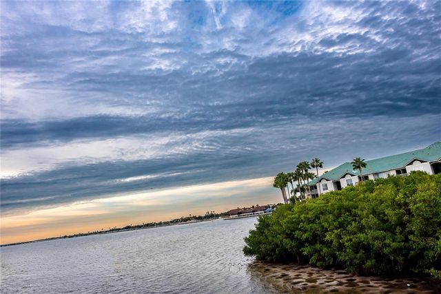 2506 N ROCKY POINT DRIVE 275, Tampa, FL 33607