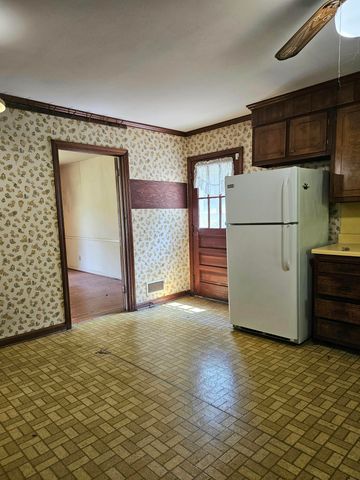 1018 Morningside LN, Martinsville, VA 24112