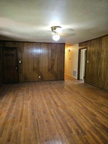 1018 Morningside LN, Martinsville, VA 24112