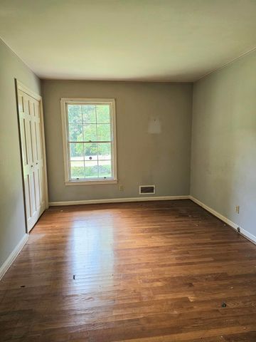 1018 Morningside LN, Martinsville, VA 24112