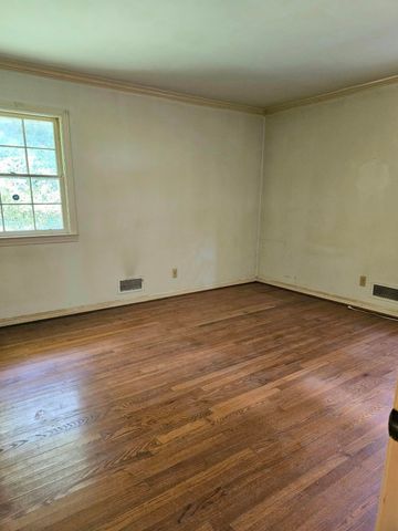 1018 Morningside LN, Martinsville, VA 24112