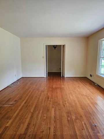 1018 Morningside LN, Martinsville, VA 24112