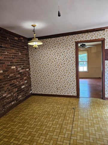 1018 Morningside LN, Martinsville, VA 24112