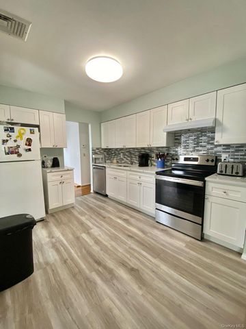 55 Parkway Avenue, Amityville, NY 11701