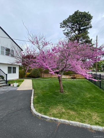 55 Parkway Avenue, Amityville, NY 11701