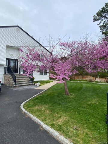 55 Parkway Avenue, Amityville, NY 11701