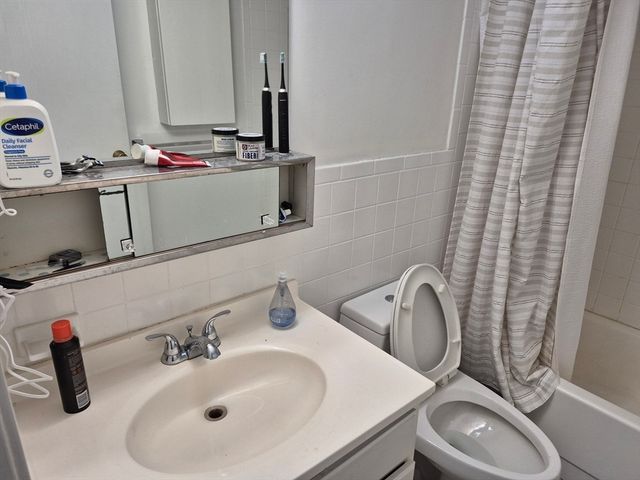 301 Lowell St 32, Somerville, MA 02145