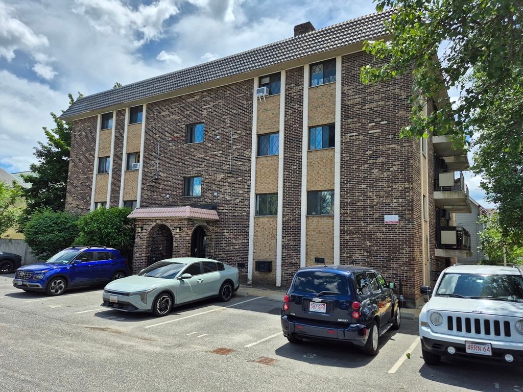 301 Lowell St 32, Somerville, MA 02145