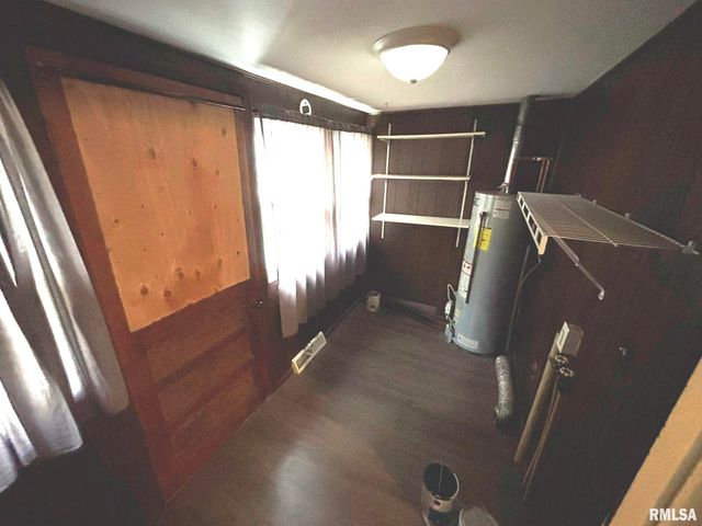 515 N MARION Street, Salem, IL 62881