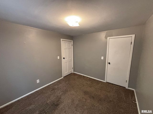 515 N MARION Street, Salem, IL 62881