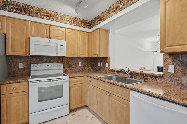 6112 Huntwick Terrace 106, Delray Beach, FL 33484