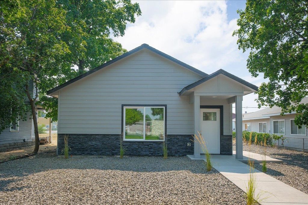 1924 E Sharp Ave, Spokane, WA 99202 photo 3