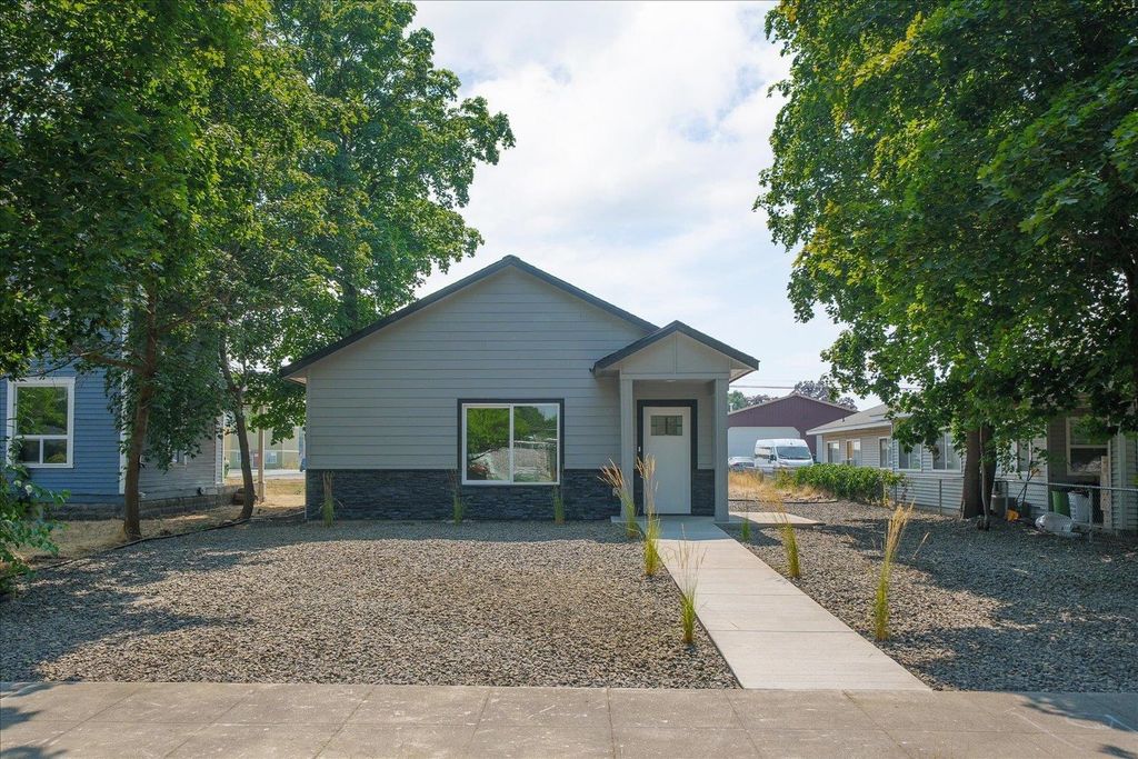 1924 E Sharp Ave, Spokane, WA 99202 photo 4