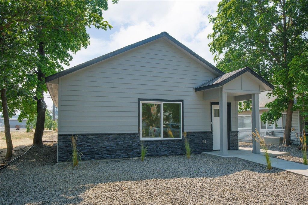 1924 E Sharp Ave, Spokane, WA 99202 photo 5