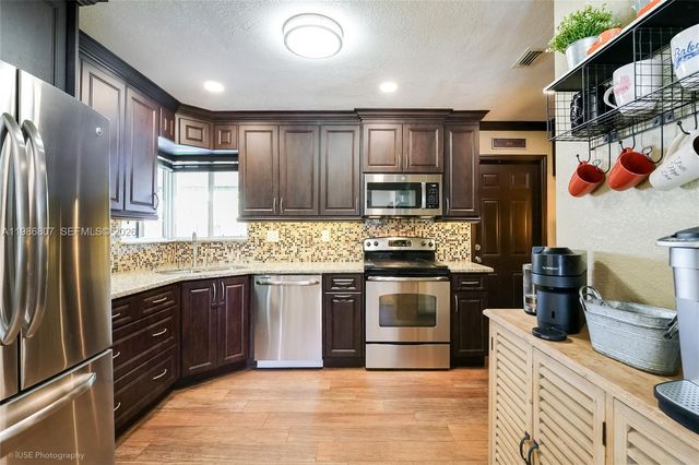 7921 NW 178th St, Hialeah, FL 33015