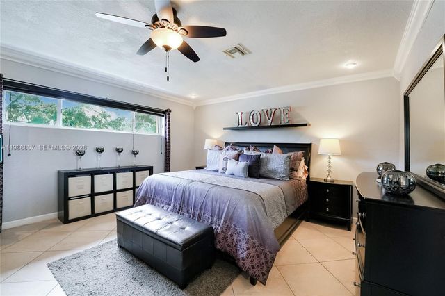 7921 NW 178th St, Hialeah, FL 33015