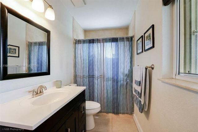 7921 NW 178th St, Hialeah, FL 33015