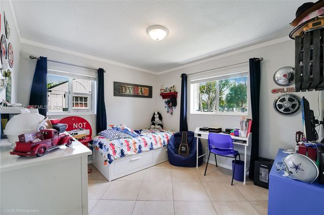 7921 NW 178th St, Hialeah, FL 33015